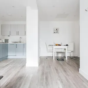 spacious-two-bedroom-flat-near-town-centre.bournemouth-hotels.org/