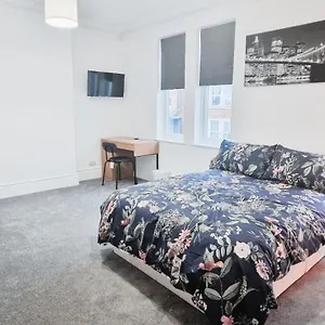  Apartment Spacious In Modern House Near
