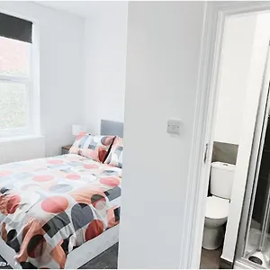  Apartment Private In Modern House Near